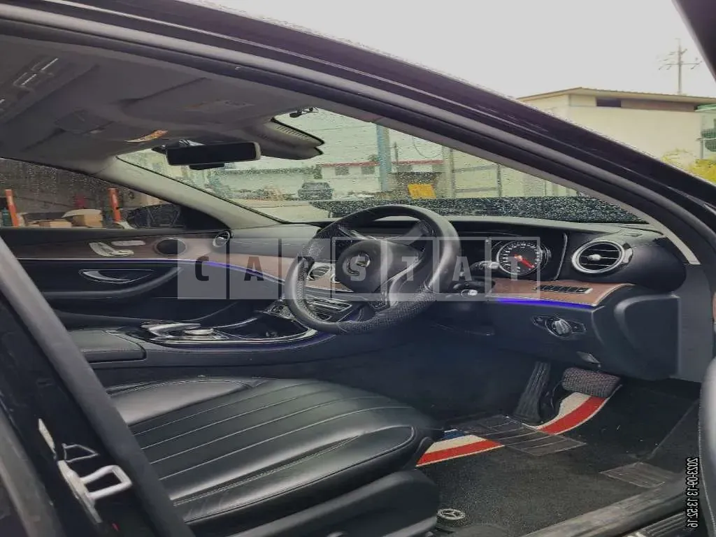 Photo 2 of 9: 2017 Mercedes-Benz E220 d Exclusive, VIN WDDZF0EB2HA127165 — Korean insurance auction