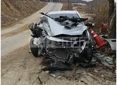 Photo 1 of 15: 2020 Toyota Camry Hybrid The — Korean insurance auction