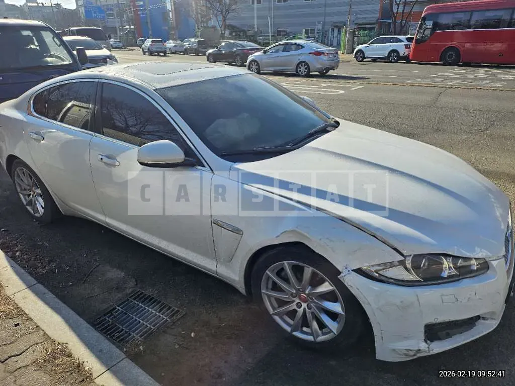 Photo 2 of 12: 2015 Jaguar XF 2.2d — Korean insurance auction