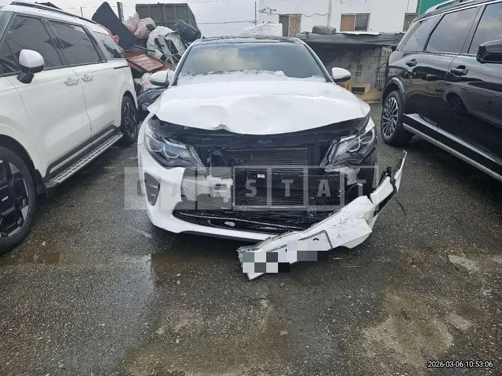 Photo 2 of 40: 2017 Kia K5 — Korean insurance auction