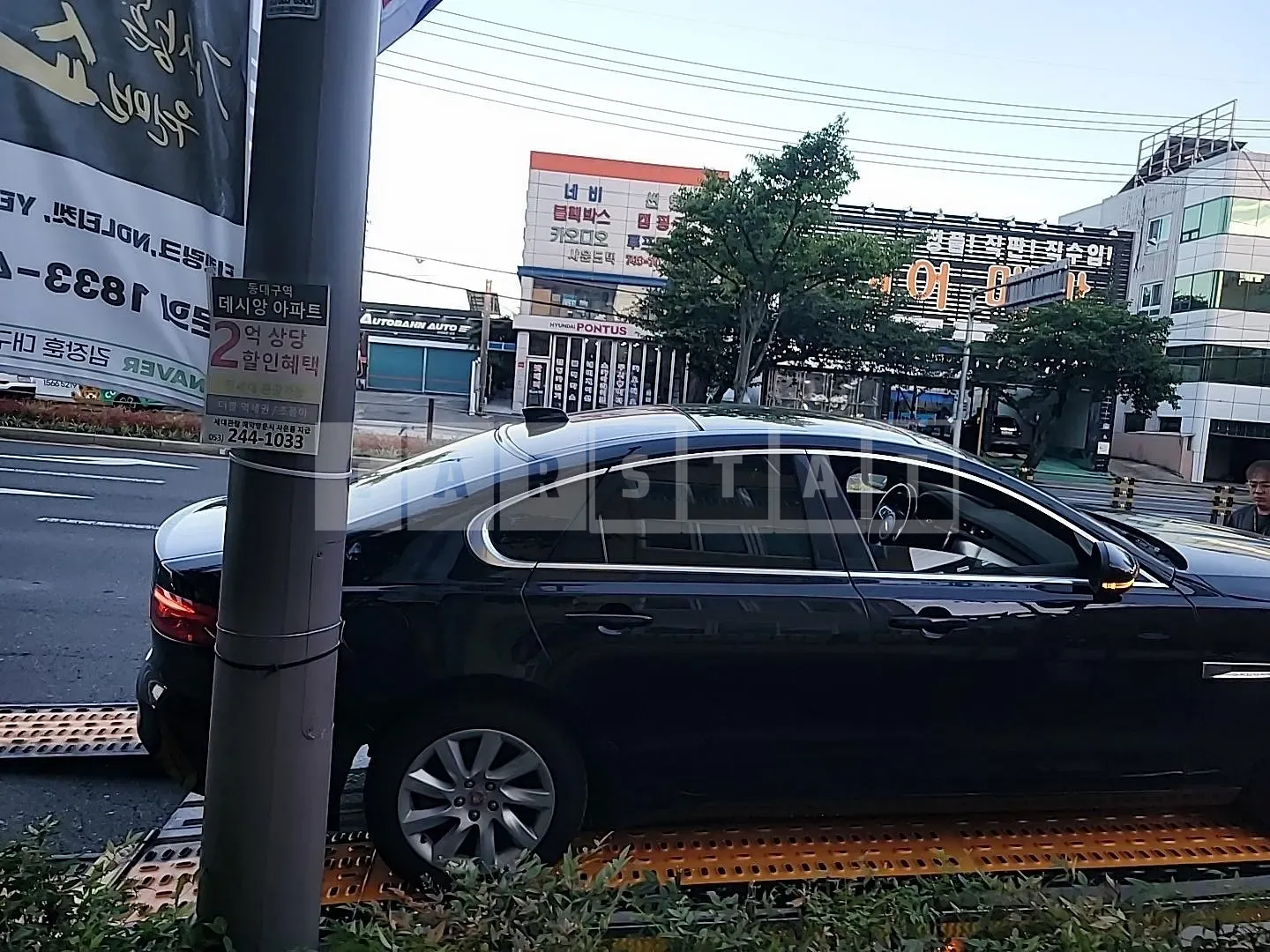 Photo 2 of 3: 2017 Jaguar XF 20d, VIN SAJBB4BN2HCY33507 — Korean insurance auction