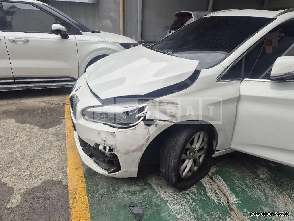 Photo 2 of 17: 2020 BMW Active Tourer — Korean insurance auction