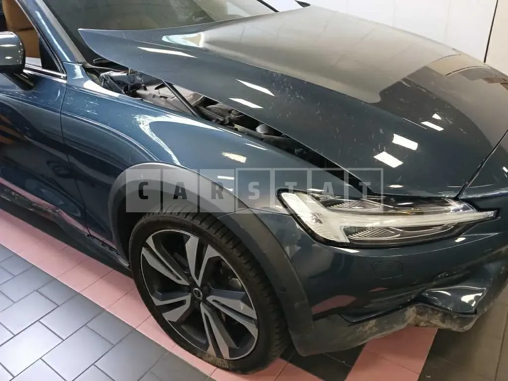 Photo 2 of 42: 2021 Volvo V60CCB5 AWD — Korean insurance auction