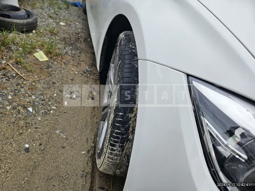 Photo 2 of 17: 2017 BMW 320i — Korean insurance auction