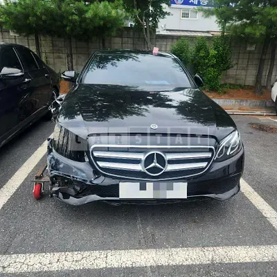 Photo 1 of 13: 2018 Mercedes-Benz E200 — Korean insurance auction