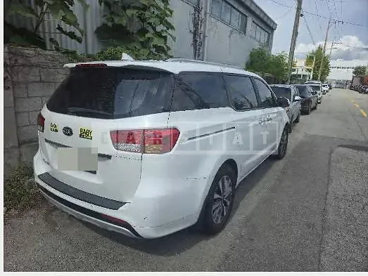 Photo 2 of 7: 2015 Kia Carnivals — Korean insurance auction