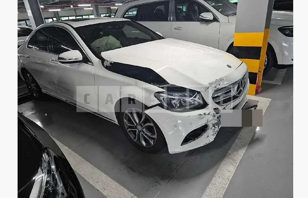 Photo 2 of 11: 2016 Mercedes-Benz C200 — Korean insurance auction
