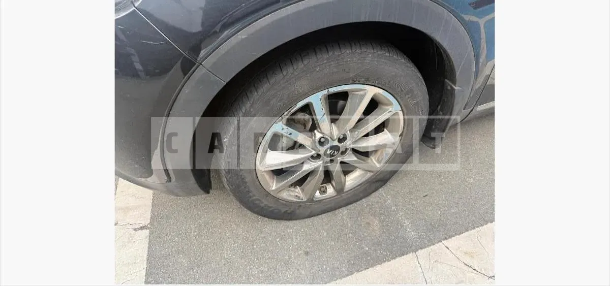 Photo 2 of 4: 2015 Kia Sorento — Korean insurance auction