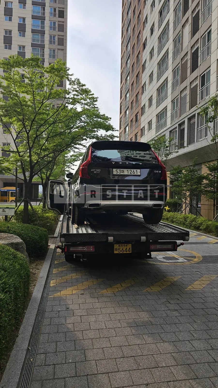 Photo 2 of 3: 2017 Volvo XC90D5 AWD, VIN YV1LF68BCH1130680 — Korean insurance auction