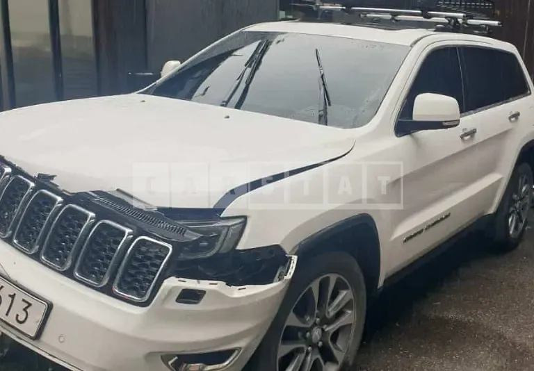 Photo 2 of 11: 2018 Jeep Straw Grand Cherokee, VIN 1C4RJFBGXJC163742 — Korean insurance auction