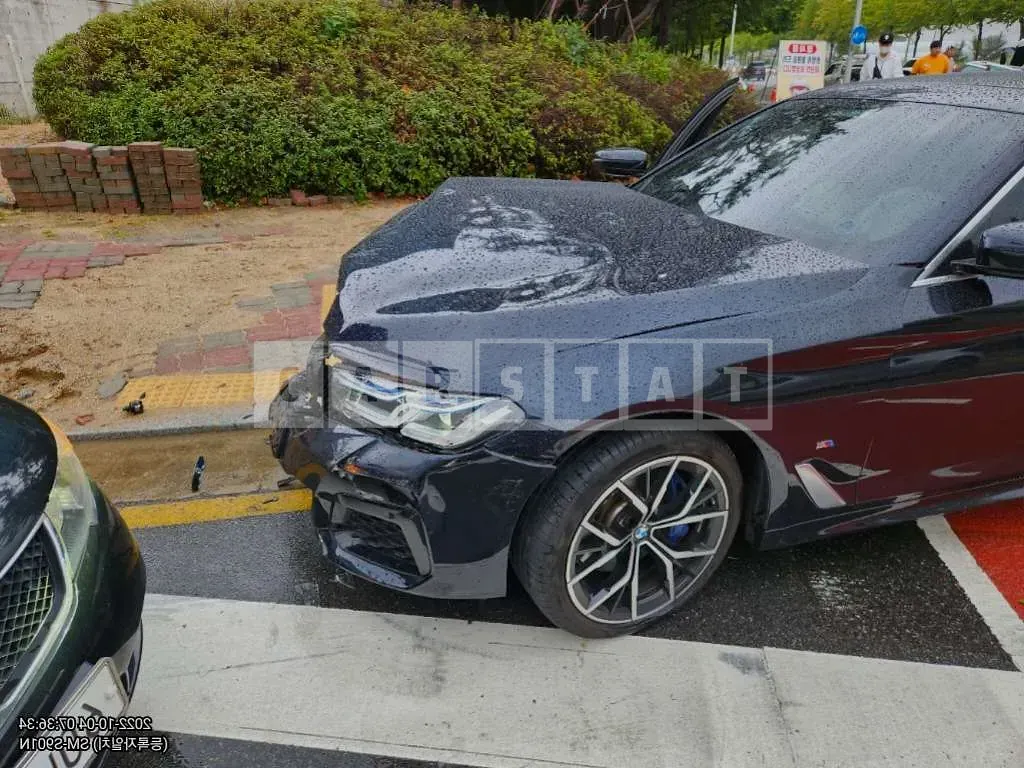 Photo 2 of 9: 2021 BMW 530e, VIN WBA51AG04MCH27032 — Korean insurance auction