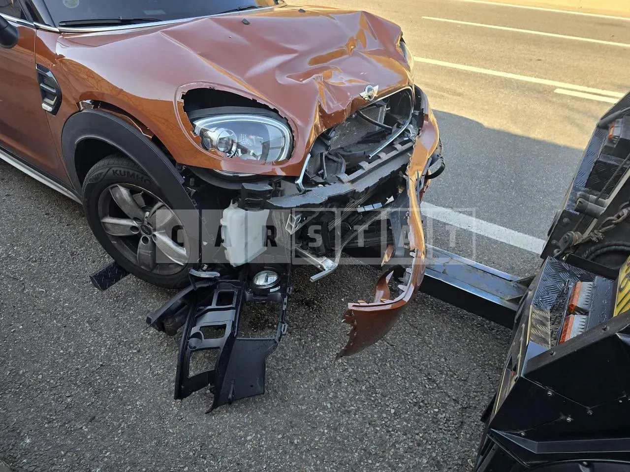 Photo 2 of 10: 2017 MINI Cooper D Countryman, VIN WMWYT9106H3B67924 — Korean insurance auction