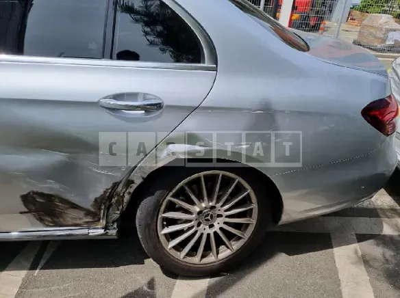 Photo 2 of 8: 2022 Mercedes-Benz E250, VIN W1KZF4FB9NB020643 — Korean insurance auction