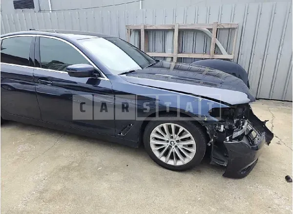 Photo 2 of 12: 2020 BMW 520d Luxury — Korean insurance auction