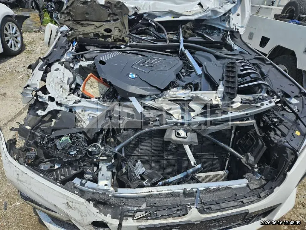 Photo 2 of 37: 2022 BMW 740i — Korean insurance auction