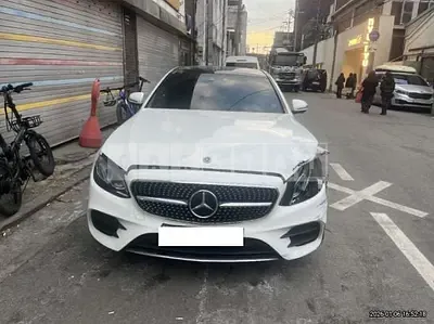 Photo 1 of 39: 2019 Mercedes-Benz E 350 4Matic — Korean insurance auction