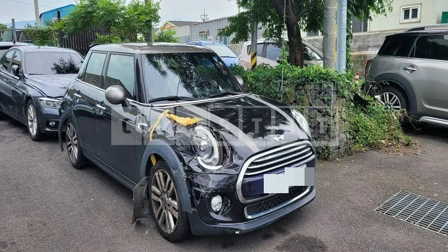 Photo 2 of 11: 2016 MINI Cooper Five-Door — Korean insurance auction