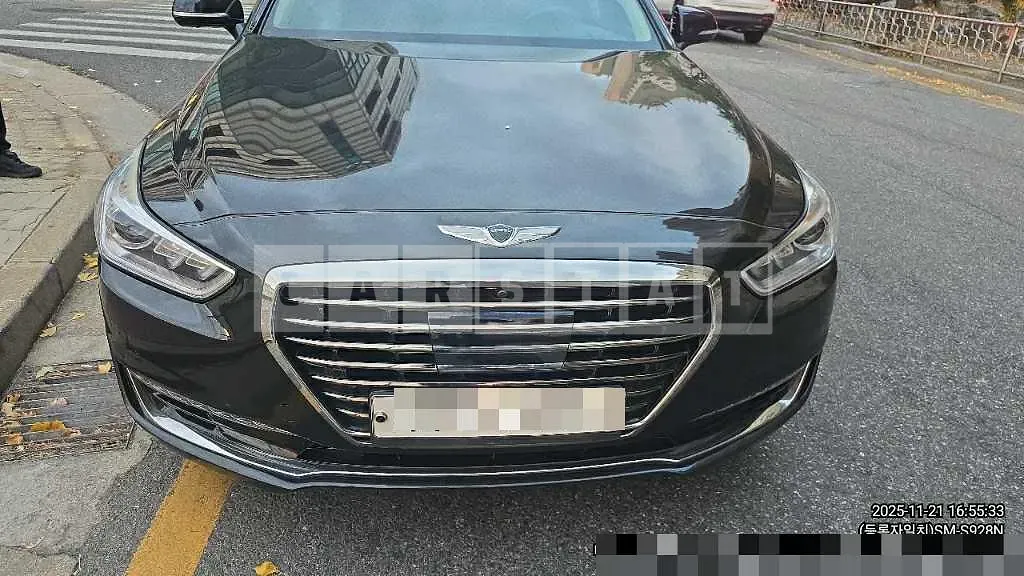 Photo 2 of 11: 2018 Genesis EQ900 — Korean insurance auction