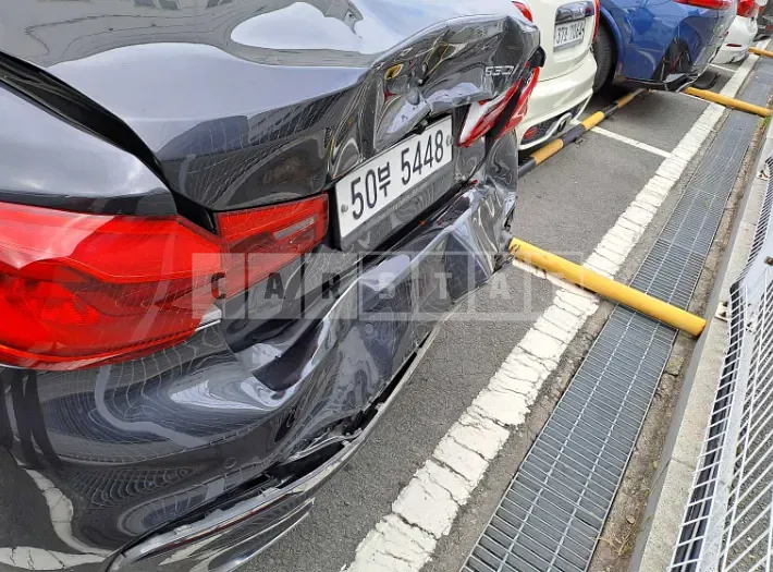 Photo 2 of 15: 2018 BMW 530i, VIN WBAJD3100JWC14204 — Korean insurance auction