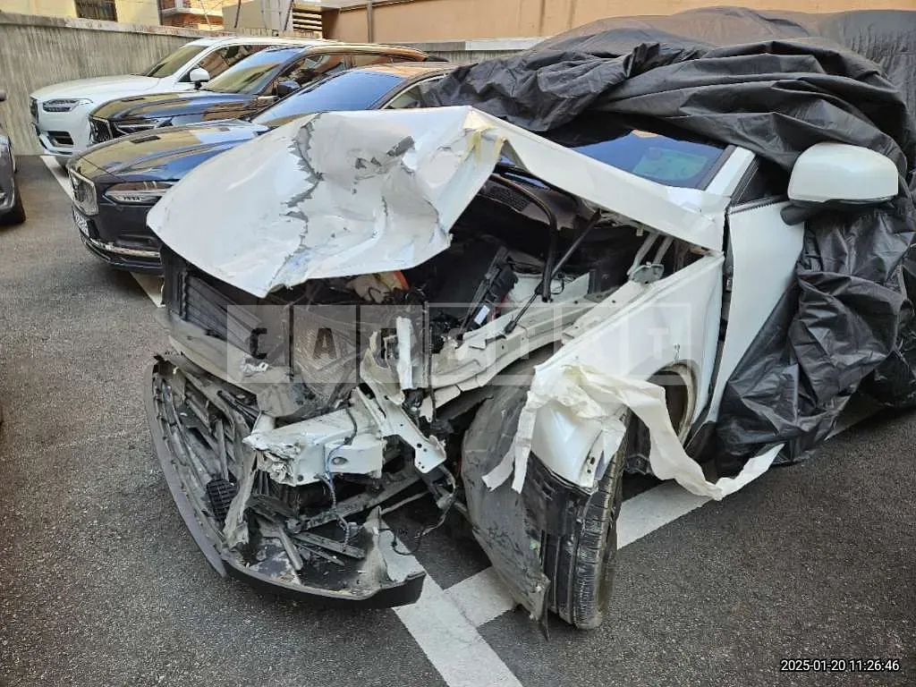 Photo 2 of 23: 2019 Volvo XC40T4 AWD — Korean insurance auction