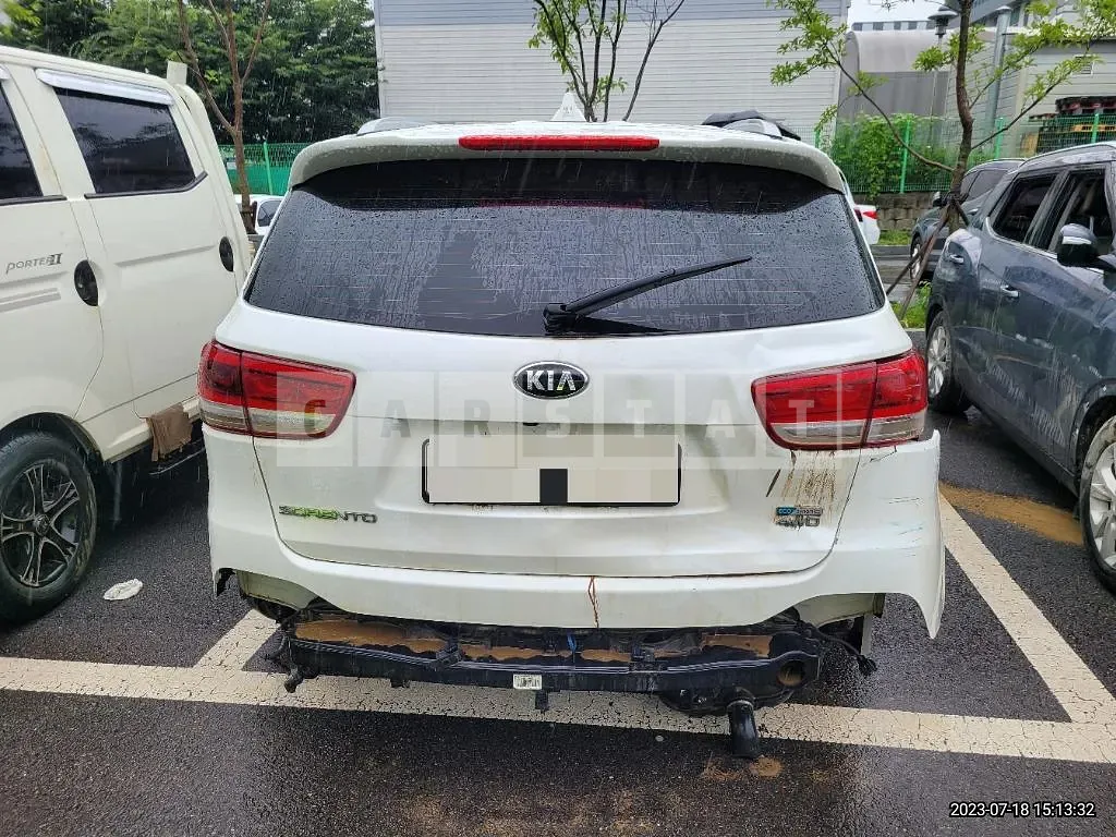 Photo 2 of 7: 2017 Kia Sorento 2.0 4WD, VIN KNAPK81ADHA374448 — Korean insurance auction