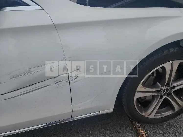 Photo 2 of 9: 2019 Mercedes-Benz E300, VIN WDDZF4JB7KA604662 — Korean insurance auction