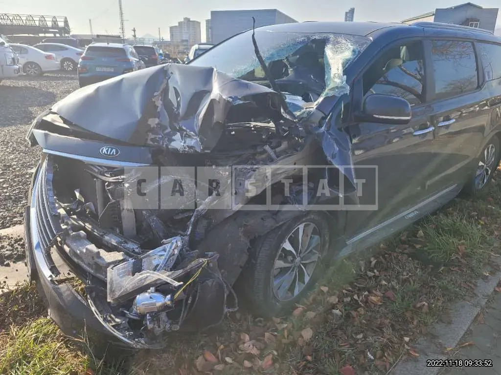 Photo 2 of 20: 2017 Kia Carnival, VIN KNAMB81ABHS327188 — Korean insurance auction