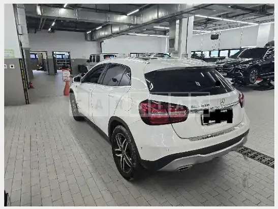 Photo 2 of 24: 2018 Mercedes-Benz GLA220 — Korean insurance auction