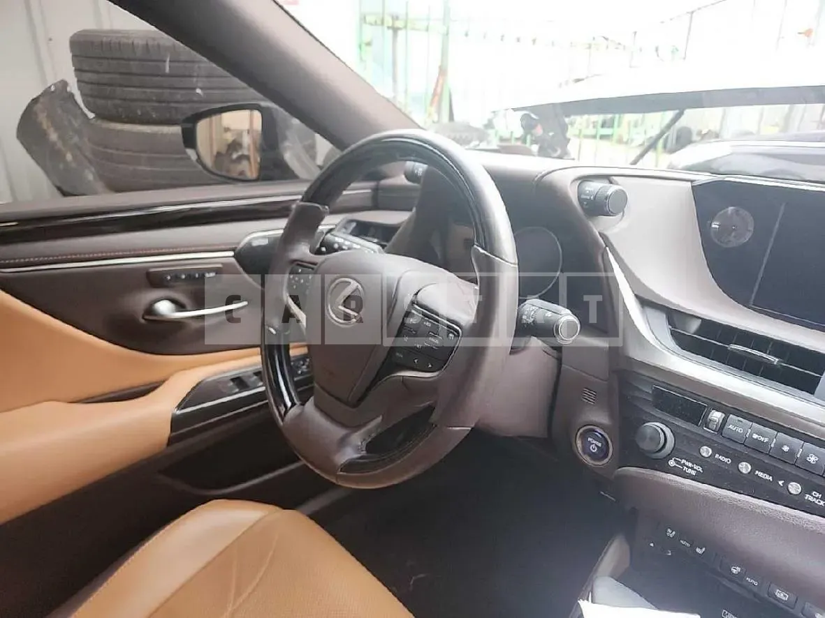 Photo 2 of 26: 2019 Lexus ES300h — Korean insurance auction