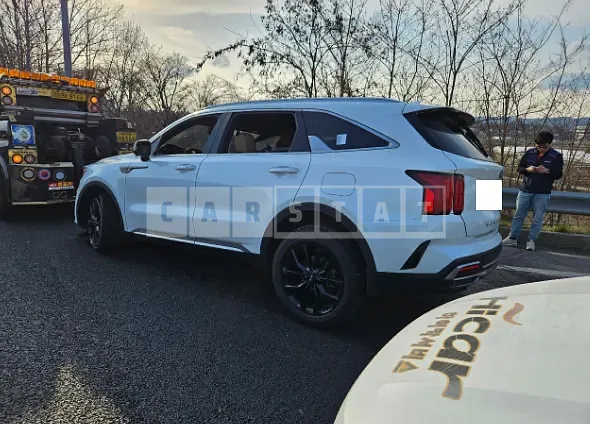 Photo 2 of 10: 2021 Kia Sorento, VIN KNARH81BGMA066156 — Korean insurance auction