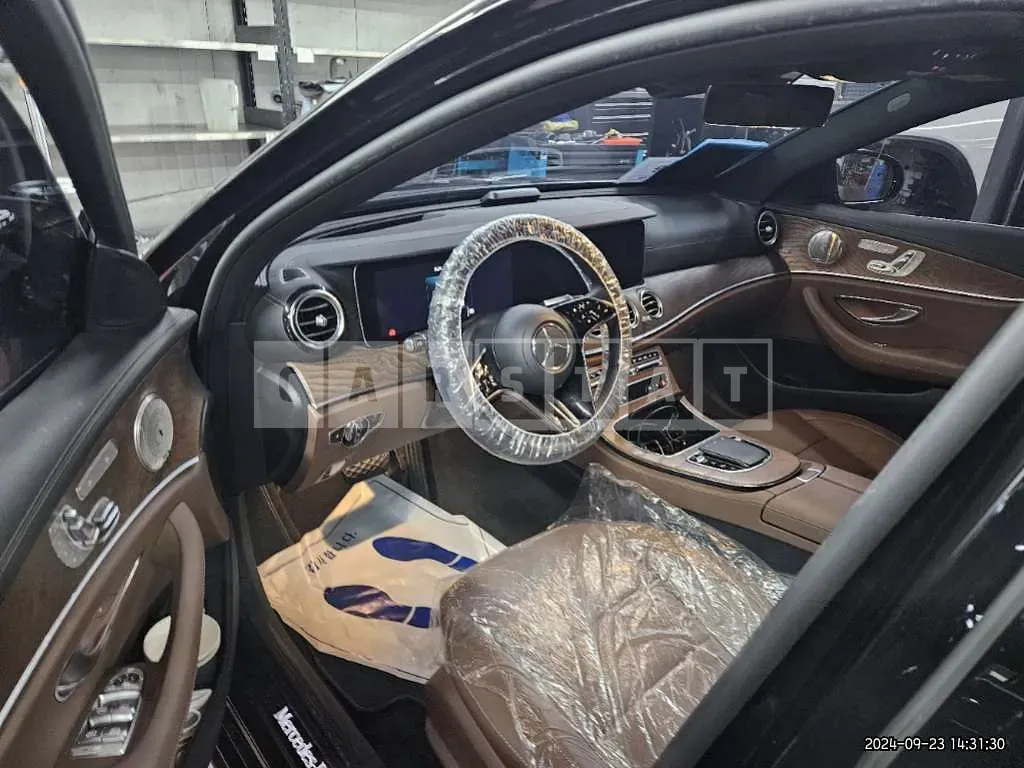 Photo 2 of 14: 2023 Mercedes-Benz E250 — Korean insurance auction
