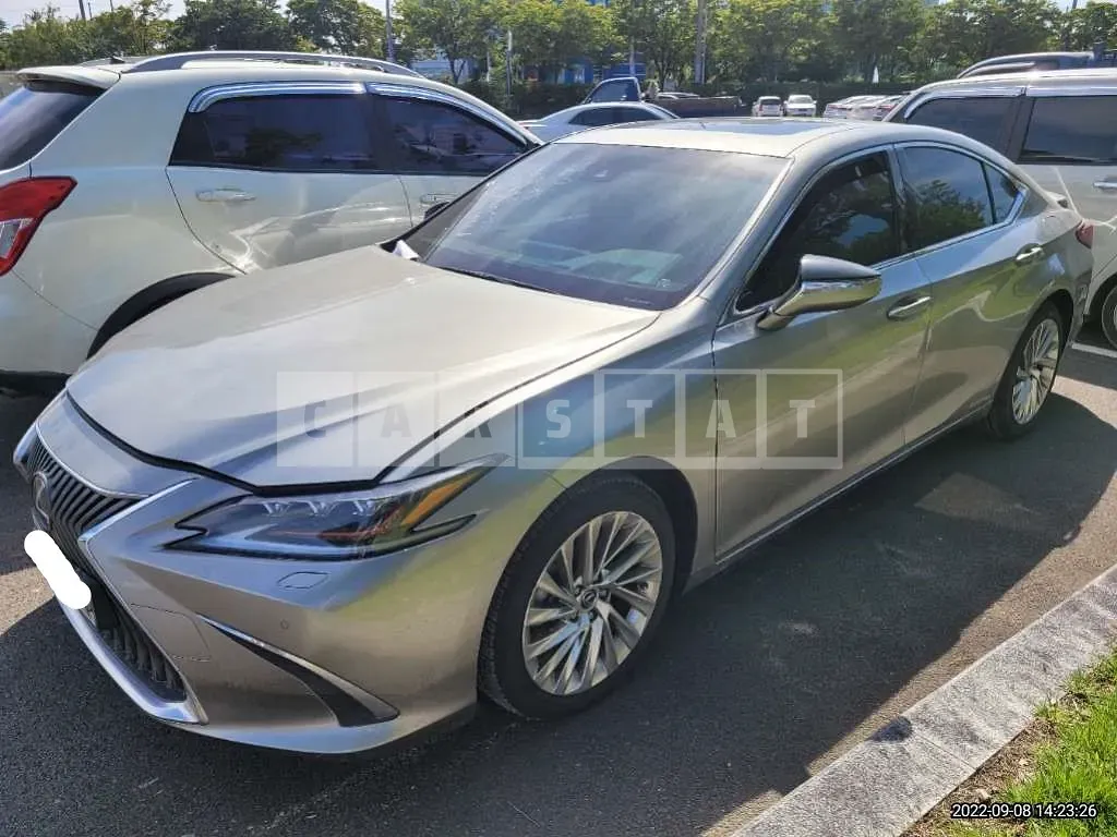Photo 2 of 17: 2021 Lexus ES300h, VIN JTHBA1C18M2003186 — Korean insurance auction