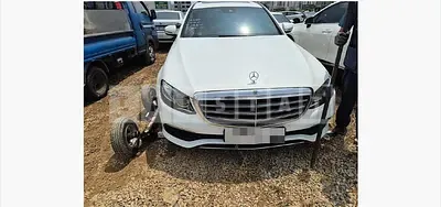 Photo 1 of 14: 2019 Mercedes-Benz E220 d 4Matic — Korean insurance auction