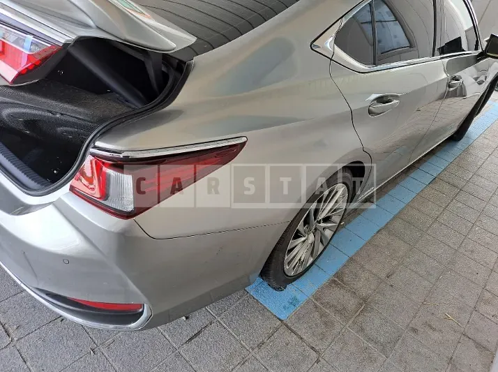 Photo 2 of 26: 2019 Lexus ES300h, VIN JTHB21B11K2069316 — Korean insurance auction