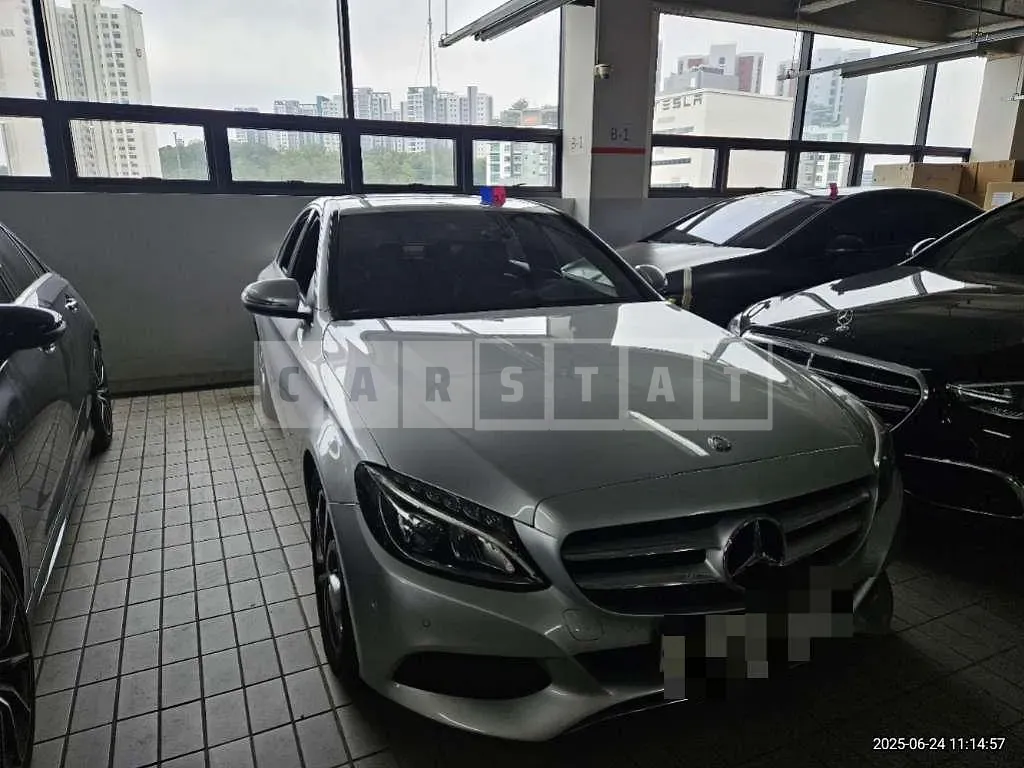 Photo 2 of 7: 2017 Mercedes-Benz C220 d — Korean insurance auction