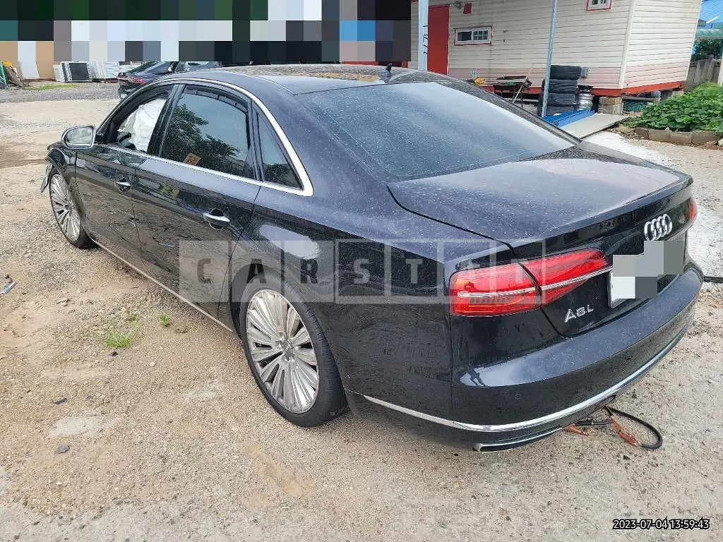 Photo 2 of 17: 2015 Audi A8L W12 quattro, VIN WAUZZZ4H9FN021360 — Korean insurance auction