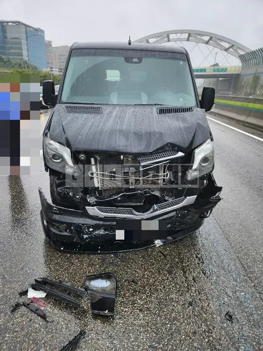 Photo 2 of 8: 2017 Mercedes-Benz Wise Auto Sprinter 319KB, VIN WDB906733HP332438 — Korean insurance auction