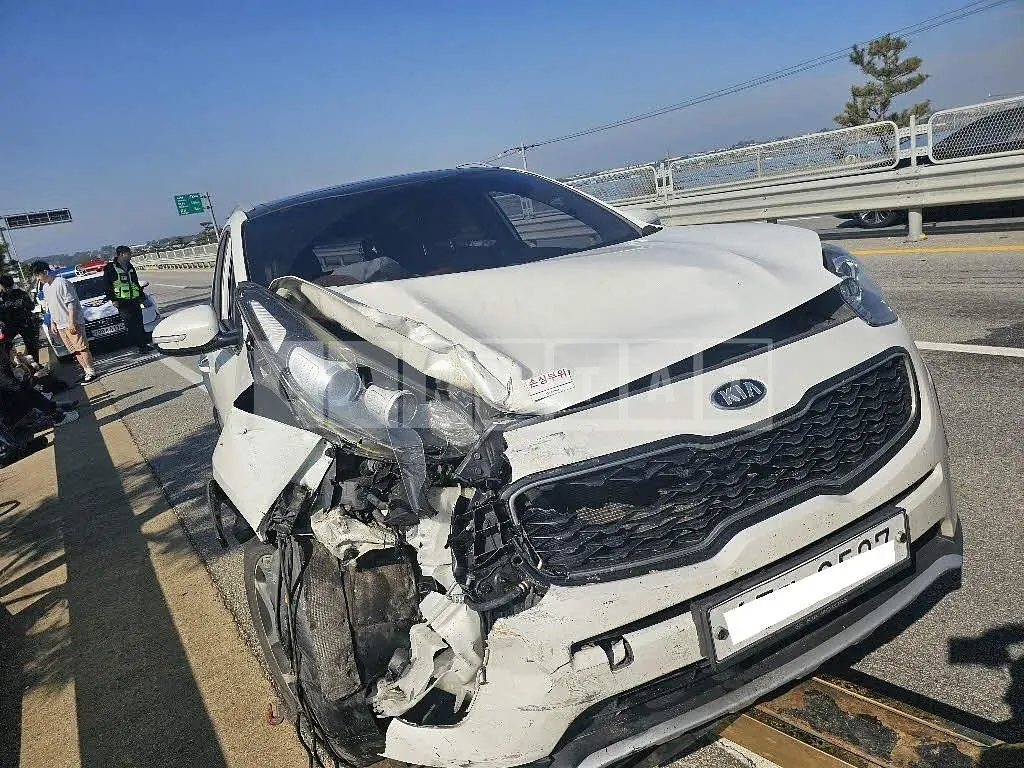 Photo 2 of 10: 2015 Kia Sportage, VIN KNAPM813BGK011096 — Korean insurance auction
