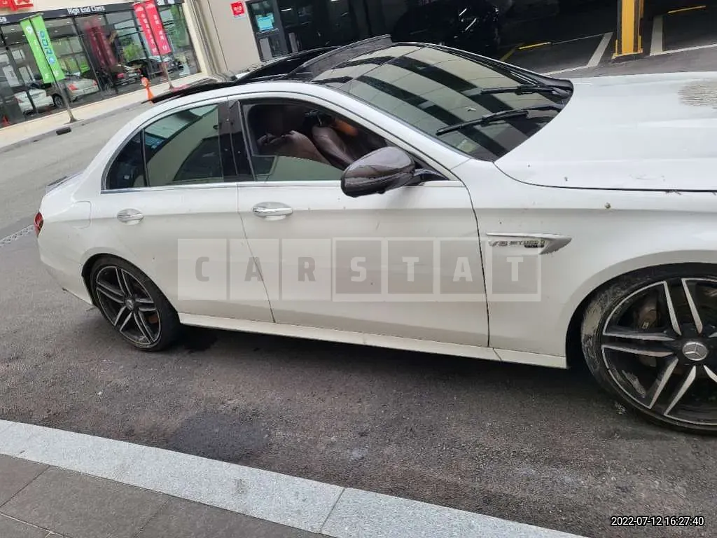 Photo 2 of 14: 2018 Mercedes-Benz E63 AMG 4Matic+, VIN WDDZF8JB1JA460838 — Korean insurance auction