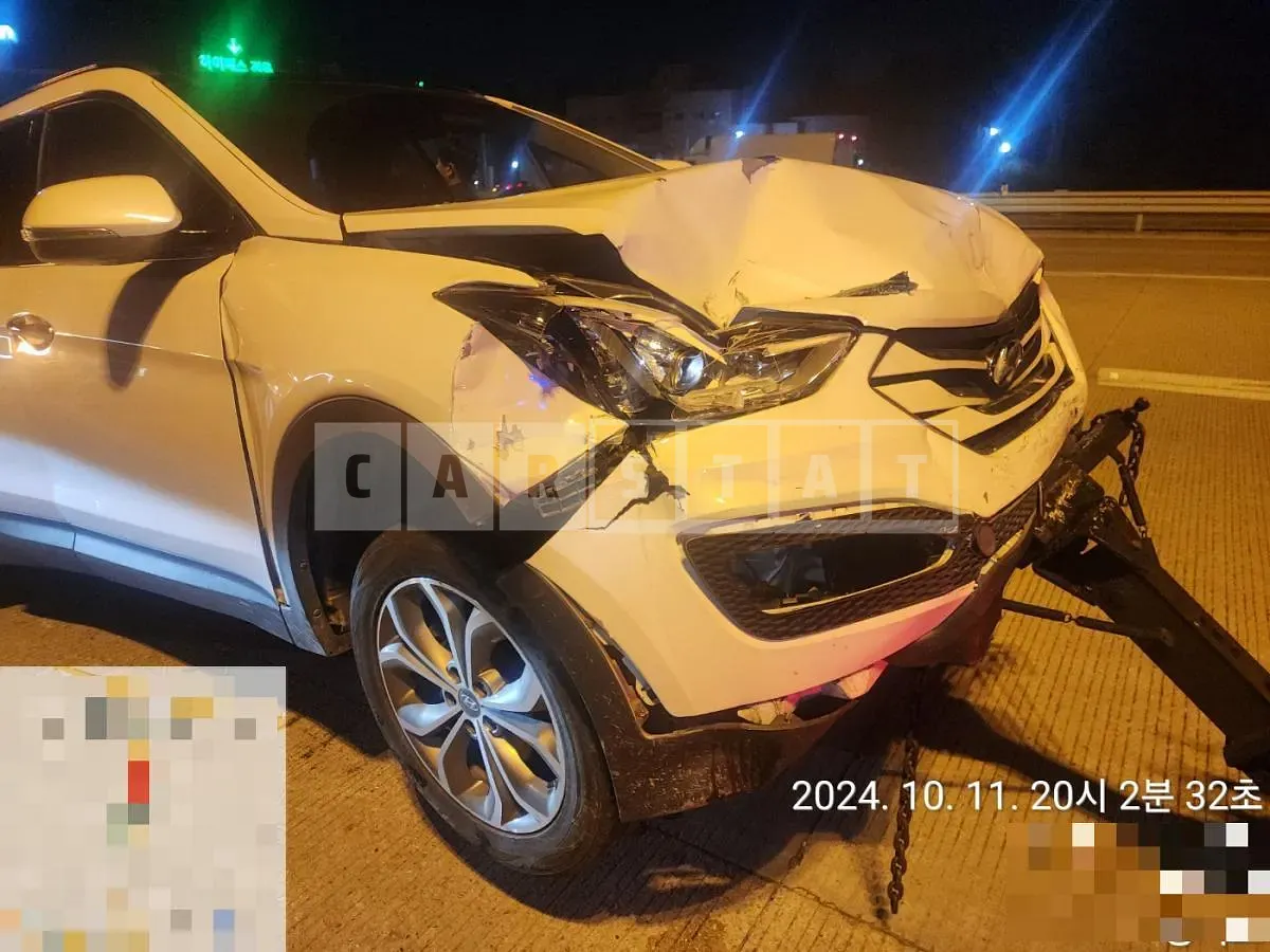 Photo 2 of 5: 2015 Hyundai Santa Fe DM — Korean insurance auction