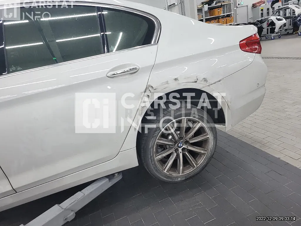 Photo 2 of 6: 2018 BMW 520i — Korean insurance auction