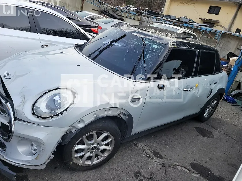 Photo 2 of 5: 2015 MINI Cooper Five-Door, VIN WMWXS5107F2B03594 — Korean insurance auction