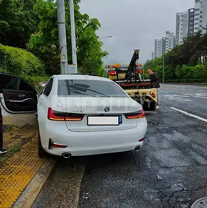 Photo 2 of 9: 2019 BMW 320d, VIN WBA5V5104KAE18884 — Korean insurance auction