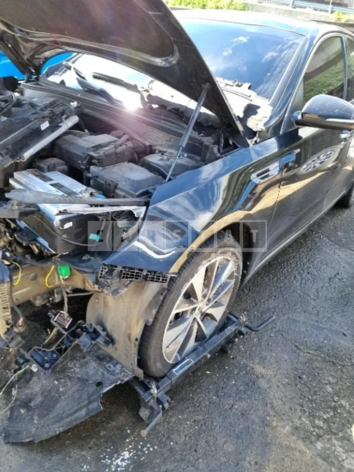 Photo 2 of 23: 2016 Kia K5 2.0, VIN KNAGU411BHA115198 — Korean insurance auction