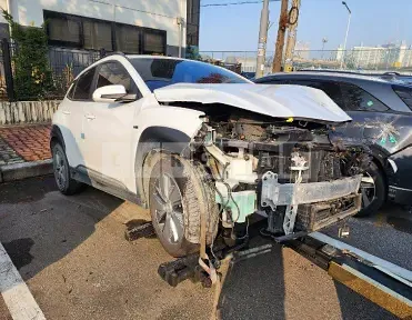 Photo 2 of 24: 2019 Hyundai Kona Electric, VIN KMHK281GFKU057147 — Korean insurance auction