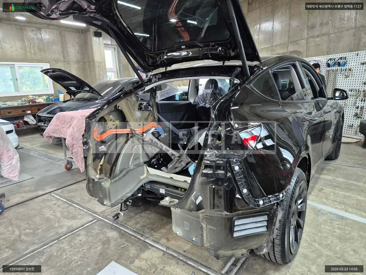 Photo 2 of 40: 2024 Tesla Model Y, VIN LRWYGCEK0RC800400 — Korean insurance auction