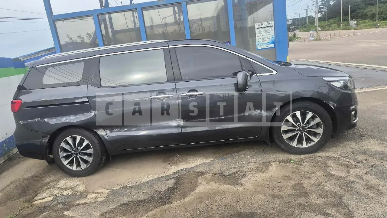 Photo 2 of 8: 2015 Kia Carnival, VIN KNAMC81ABFS066621 — Korean insurance auction