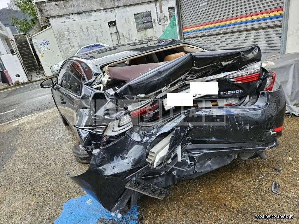 Photo 2 of 11: 2018 Lexus ES300h — Korean insurance auction