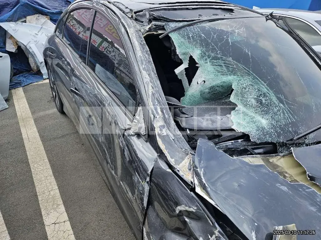 Photo 2 of 11: 2023 Hyundai IONIQ 6 Long Range — Korean insurance auction
