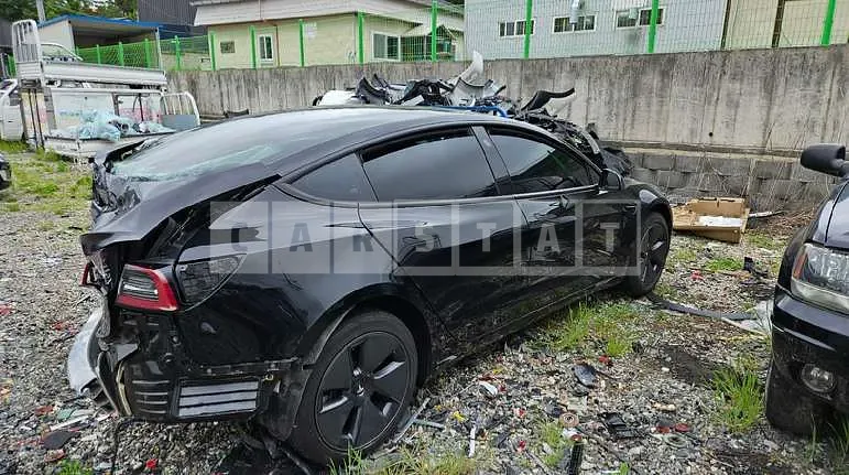 Photo 2 of 9: 2022 Tesla Model 3 Long Range, VIN 5YJ3E1EB6NF228740 — Korean insurance auction